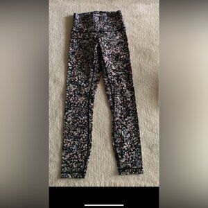 Lululemon Hot To Street Crop Heat Wave black & white Size 4 leggings Flowers